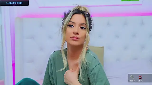 Snapshot of AriannaSins chatting on December 2024 07:41:02 PM AriannaSins online show from December 2024 07:41:02 PM