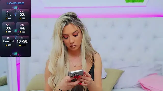 Snapshot of AriannaSins chatting on December 2024 11:18:02 PM AriannaSins online show from December 2024 11:18:02 PM