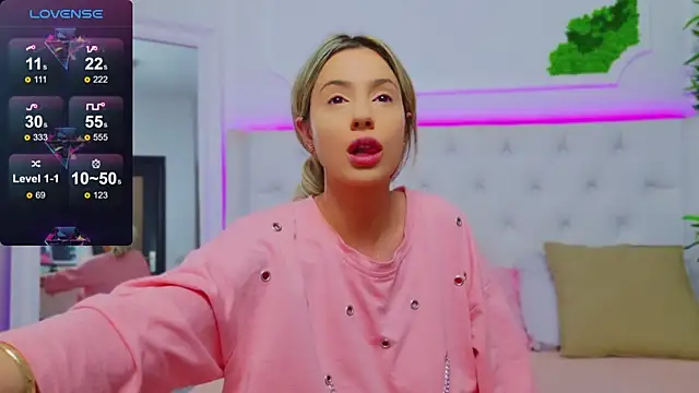 Snapshot of AriannaSins chatting on January 2025 01:17:01 PM AriannaSins online show from January 2025 01:17:01 PM