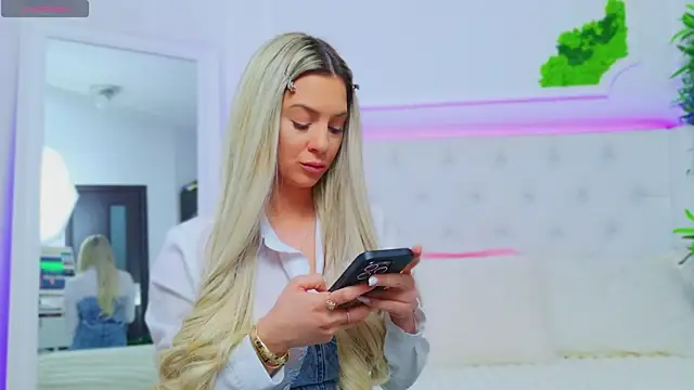 Snapshot of AriannaSins chatting on January 2025 12:58:02 PM AriannaSins online show from January 2025 12:58:02 PM