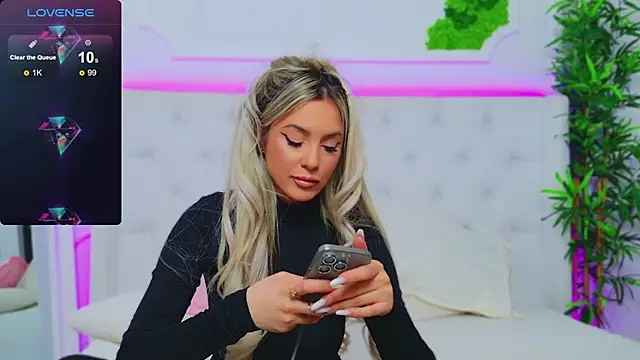 Snapshot of AriannaSins chatting on February 2025 07:42:01 PM AriannaSins online show from February 2025 07:42:01 PM