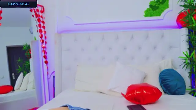 Snapshot of AriannaSins chatting on February 2025 01:33:01 PM AriannaSins online show from February 2025 01:33:01 PM