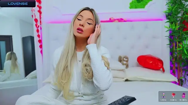 Snapshot of AriannaSins chatting on February 2025 01:10:02 PM AriannaSins online show from February 2025 01:10:02 PM