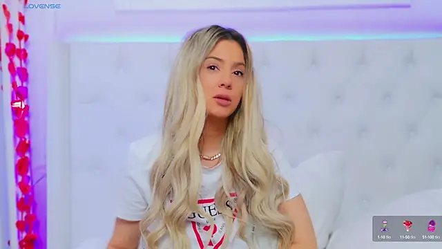 Snapshot of AriannaSins chatting on March 2025 09:28:01 AM AriannaSins online show from March 2025 09:28:01 AM