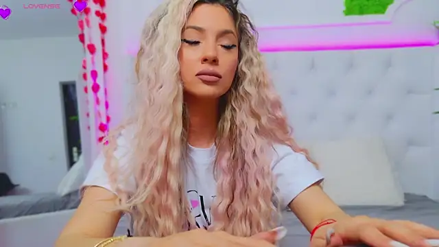 Snapshot of AriannaSins chatting on March 2025 01:35:02 PM AriannaSins online show from March 2025 01:35:02 PM