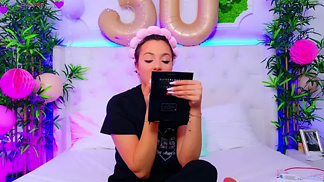 Snapshot of AriannaSins chatting on September 2025 12:16:01 PM AriannaSins online show from September 2025 12:16:01 PM