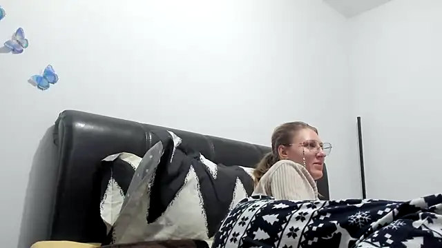 SandyCassie online show from April 2026 07:51:01 PM