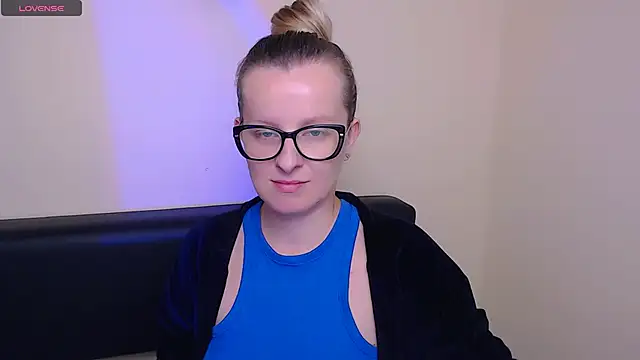 AllaLeomz online show from October 2025 06:58:02 AM