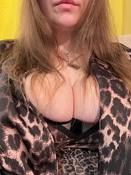 Curvy  Goddess online show from April 2026 03:02:01 AM