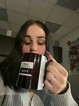 AliceLune online show from February 2026 12:04:01 PM