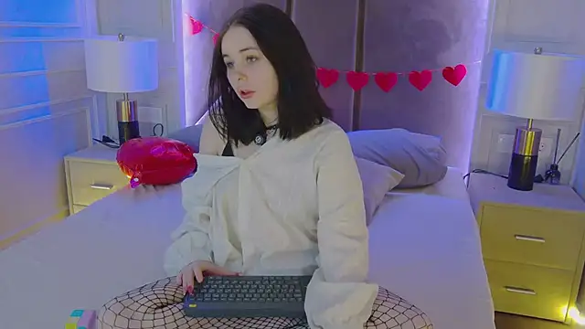 AliceLune online show from February 2026 12:44:02 PM