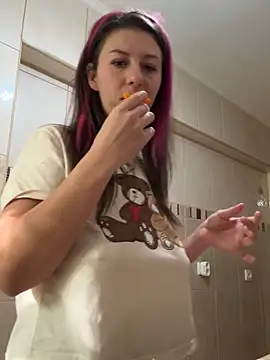 CrazyInTwo online show from October 2025 01:12:02 PM