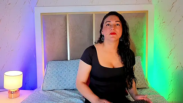 Elizabeth bennett 6 online show from October 2025 03:34:04 PM