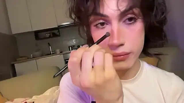 kira yoshika9e online show from April 2026 07:01:02 PM