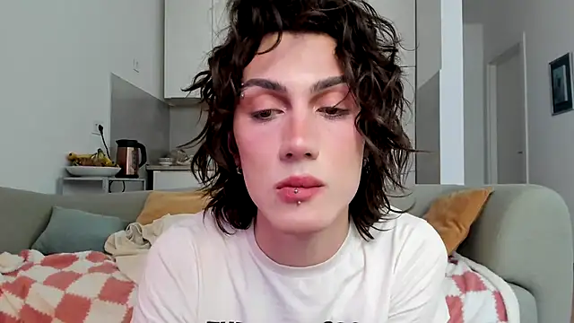 kira yoshika9e online show from April 2026 01:43:02 PM