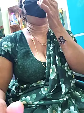 Snapshot of hot-telugu-queen chatting on November 2025 07:31:01 AM hot-telugu-queen online show from November 2025 07:31:01 AM