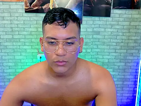 Snapshot of ThomasAxel chatting on November 2025 08:43:02 PM ThomasAxel online show from November 2025 08:43:02 PM