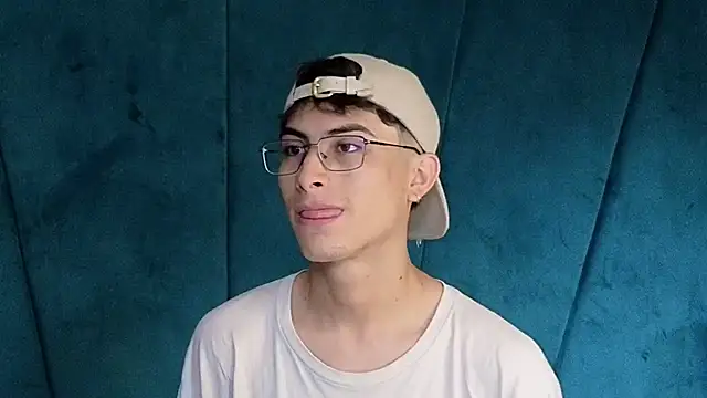 Aaron Eze online show from November 2025 07:56:02 PM