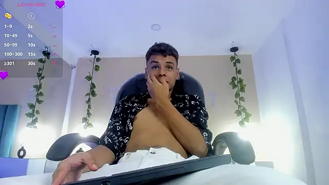 Xavier Fox    online show from February 2026 08:09:02 PM