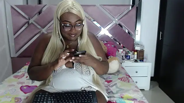 Snapshot of Antonellabigass chatting on October 2025 11:15:02 PM Antonellabigass online show from October 2025 11:15:02 PM