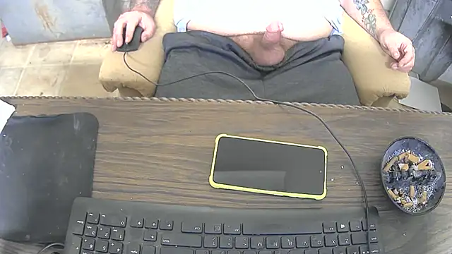 Snapshot of awynn1980 chatting on January 2026 09:42:01 PM awynn1980 online show from January 2026 09:42:01 PM