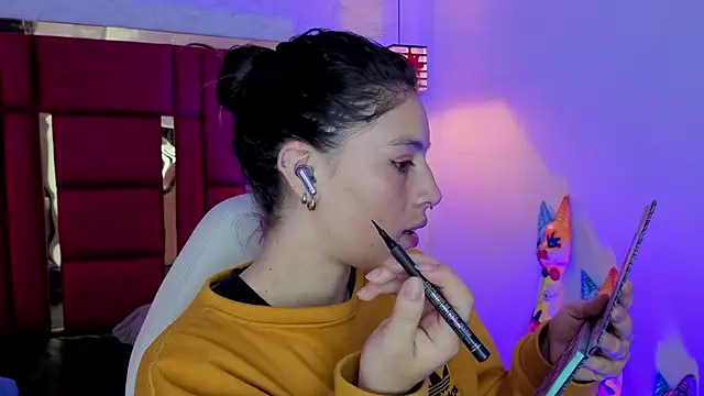 moon winy online show from April 2026 12:14:02 PM