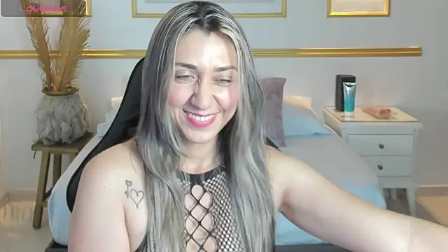 karlyy  online show from November 2025 07:25:01 PM