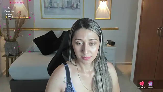 karlyy  online show from December 2025 07:41:01 PM