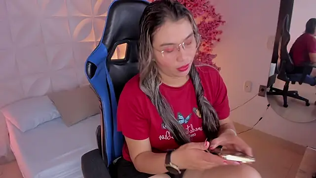 clara luu  online show from February 2026 07:15:01 PM