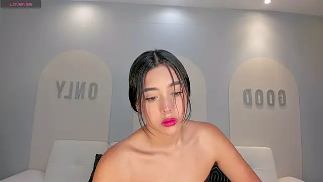 ScarlettBlaze  online show from March 2026 12:05:01 PM