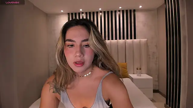 Snapshot of AnnieMonroe1 chatting on October 2025 11:44:02 AM AnnieMonroe1 online show from October 2025 11:44:02 AM