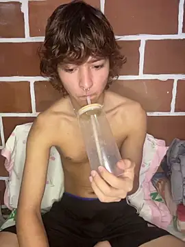 Snapshot of JoelnClouds chatting on April 2026 07:45:01 PM JoelnClouds online show from April 2026 07:45:01 PM