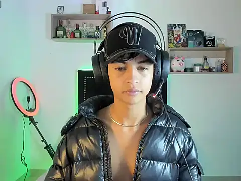 Snapshot of Alejo_Desire chatting on November 2025 12:55:02 AM Alejo Desire online show from November 2025 12:55:02 AM