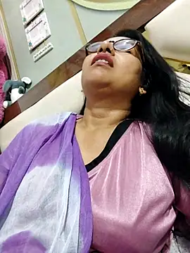 Vanshika1432 online show from October 2025 05:48:02 PM