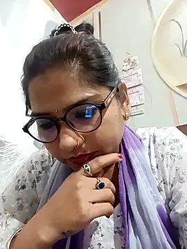 Vanshika1432 online show from October 2025 04:39:01 PM