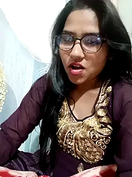 Vanshika1432 online show from November 2025 05:01:02 PM