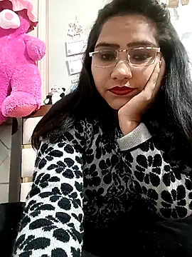 Vanshika1432 online show from December 2025 10:45:02 AM