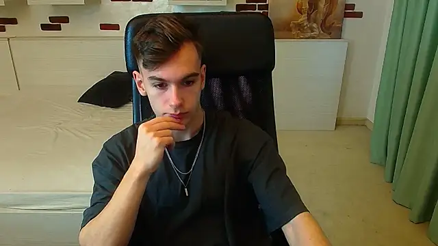 Snapshot of BradyFlint chatting on November 2025 10:29:01 AM BradyFlint online show from November 2025 10:29:01 AM