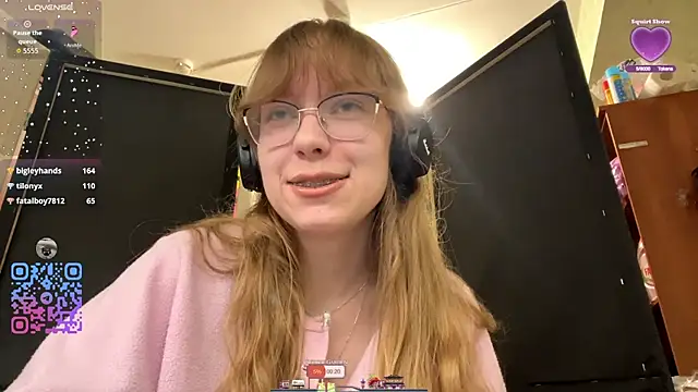 Snapshot of JuneCooper chatting on October 2025 02:19:01 PM JuneCooper online show from October 2025 02:19:01 PM