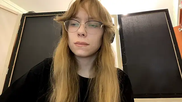 Snapshot of JuneCooper chatting on October 2025 11:43:01 AM JuneCooper online show from October 2025 11:43:01 AM