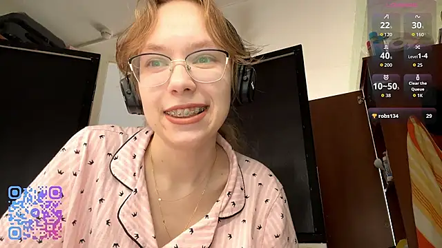 Snapshot of JuneCooper chatting on October 2025 08:09:01 AM JuneCooper online show from October 2025 08:09:01 AM