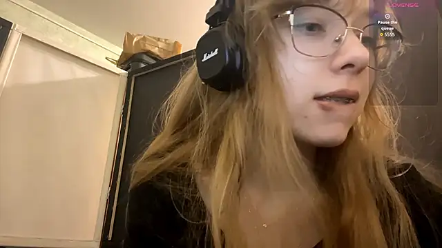 Snapshot of JuneCooper chatting on October 2025 03:02:02 PM JuneCooper online show from October 2025 03:02:02 PM