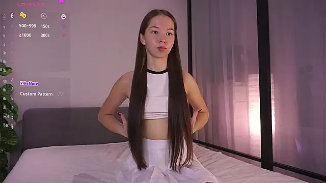 Snapshot of MayaHjelm chatting on October 2025 05:37:01 AM MayaHjelm online show from October 2025 05:37:01 AM