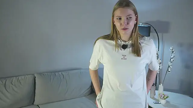 EviaCocola online show from October 2025 11:35:01 AM