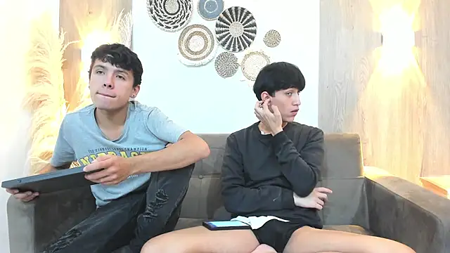 hoot booys  online show from November 2025 08:18:01 PM