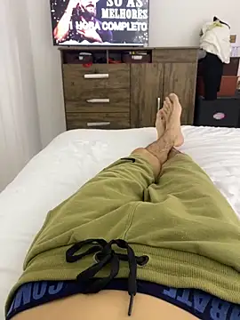 Snapshot of leozin01 chatting on November 2025 09:50:02 PM leozin01 online show from November 2025 09:50:02 PM