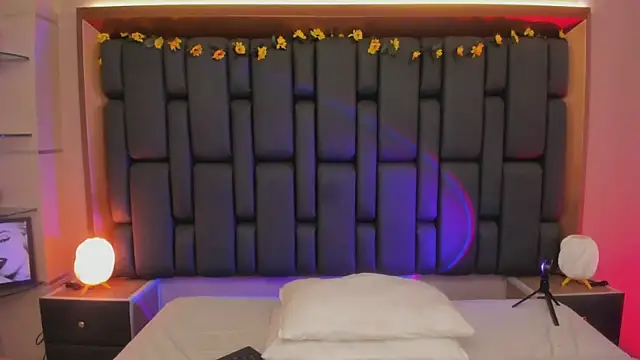 TanyaBello online show from November 2025 01:03:01 PM