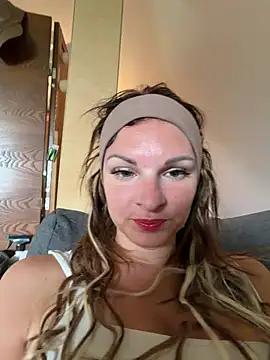 Snapshot of kinkysarahx chatting on May 2026 08:12:02 AM kinkysarahx online show from May 2026 08:12:02 AM