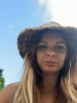 Snapshot of kinkysarahx chatting on July 2026 01:03:01 PM kinkysarahx online show from July 2026 01:03:01 PM