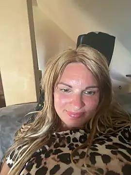 Snapshot of kinkysarahx chatting on July 2026 02:27:01 PM kinkysarahx online show from July 2026 02:27:01 PM